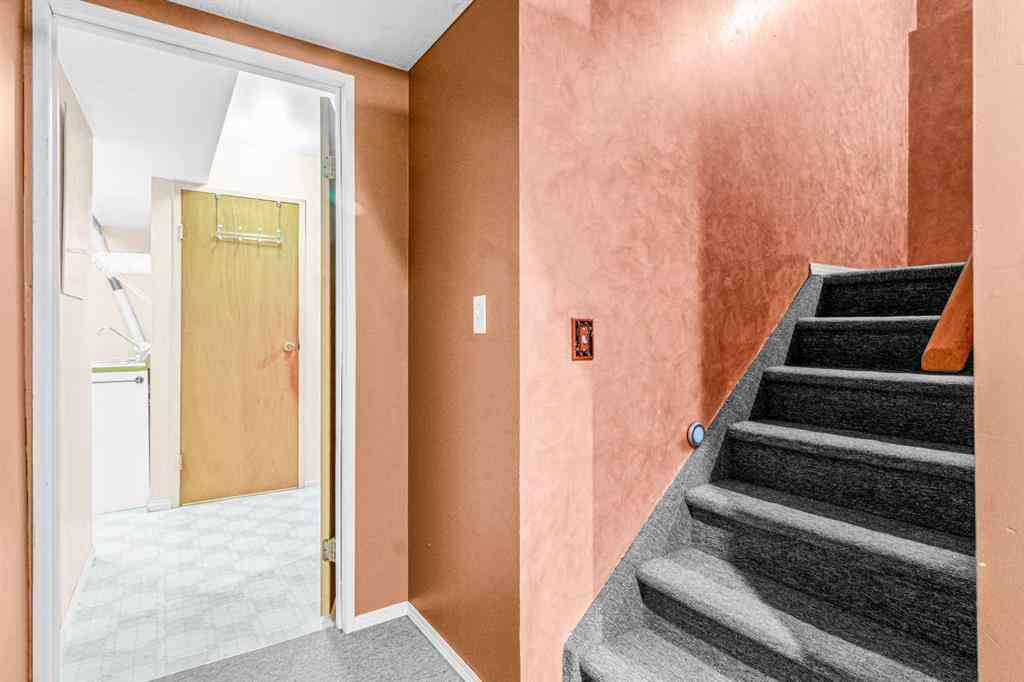 MLS® A2256636 - 924 19 Avenue NW in Mount Pleasant Calgary, Residential