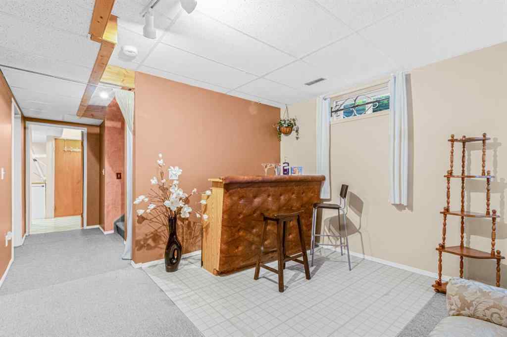 MLS® A2256636 - 924 19 Avenue NW in Mount Pleasant Calgary, Residential