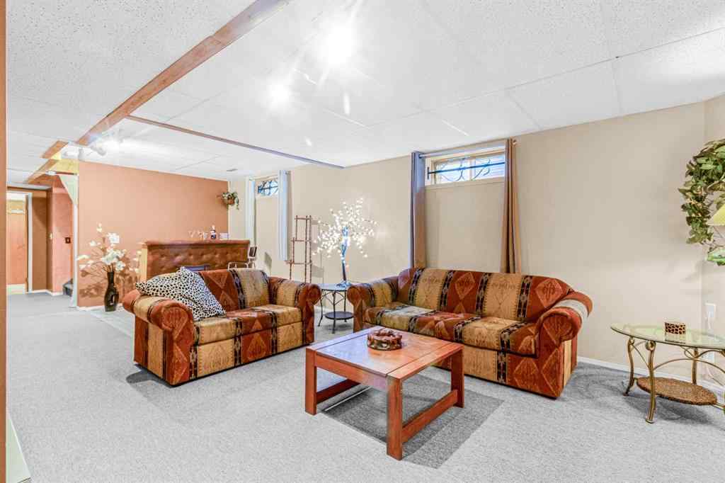 MLS® A2256636 - 924 19 Avenue NW in Mount Pleasant Calgary, Residential