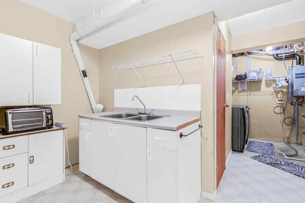 MLS® A2256636 - 924 19 Avenue NW in Mount Pleasant Calgary, Residential