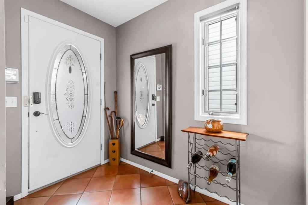 MLS® A2256636 - 924 19 Avenue NW in Mount Pleasant Calgary, Residential