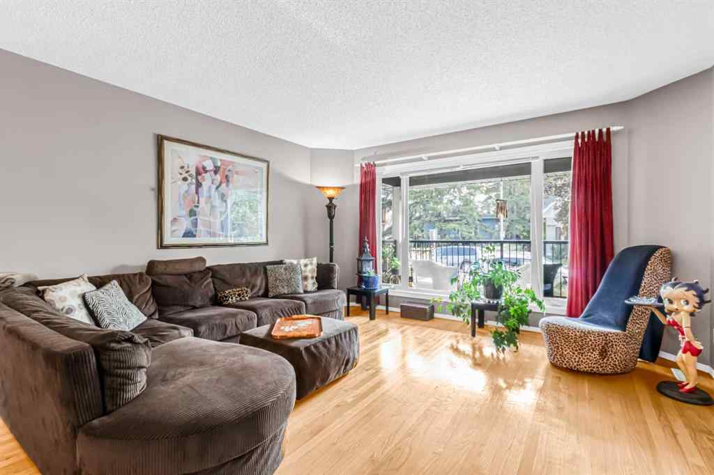 MLS® A2256636 - 924 19 Avenue NW in Mount Pleasant Calgary, Residential