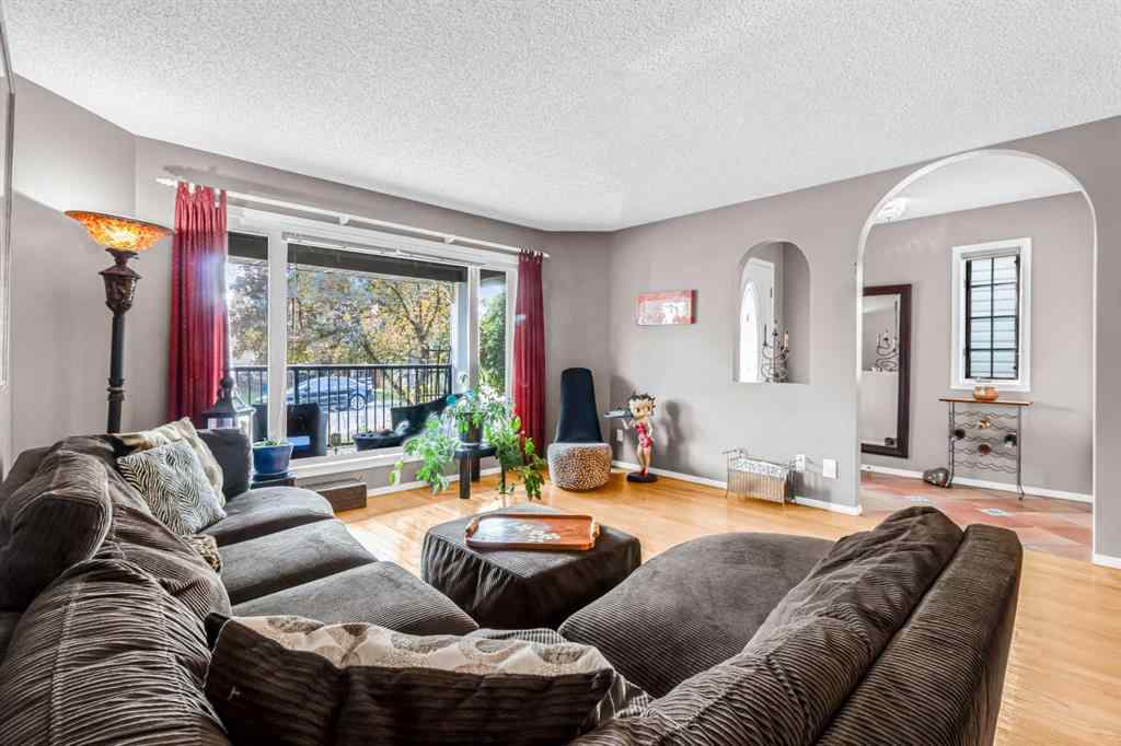 MLS® A2256636 - 924 19 Avenue NW in Mount Pleasant Calgary, Residential