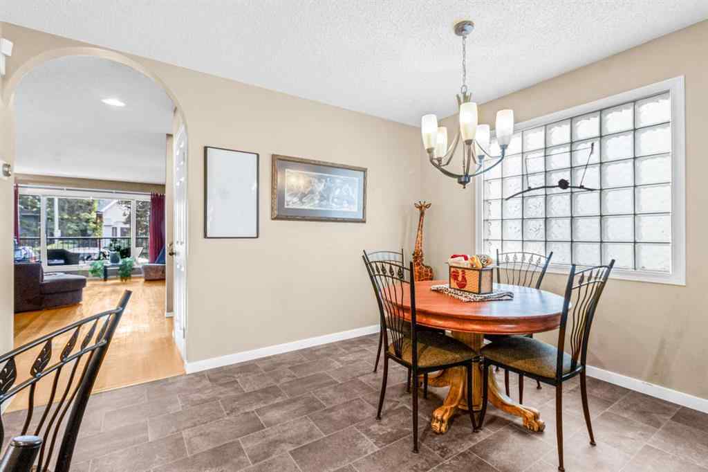 MLS® A2256636 - 924 19 Avenue NW in Mount Pleasant Calgary, Residential