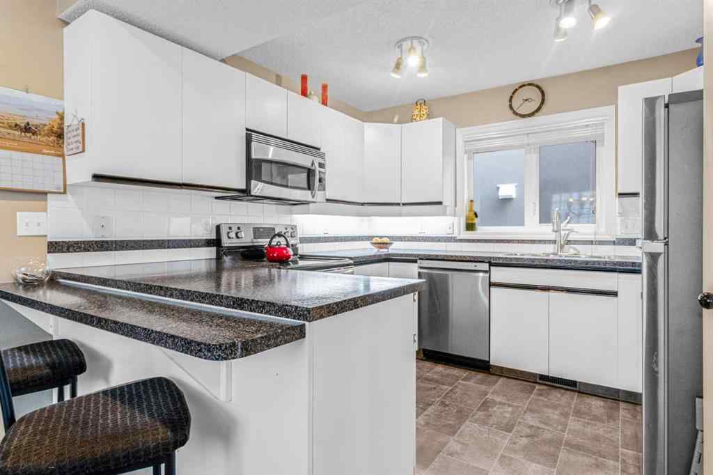 MLS® A2256636 - 924 19 Avenue NW in Mount Pleasant Calgary, Residential