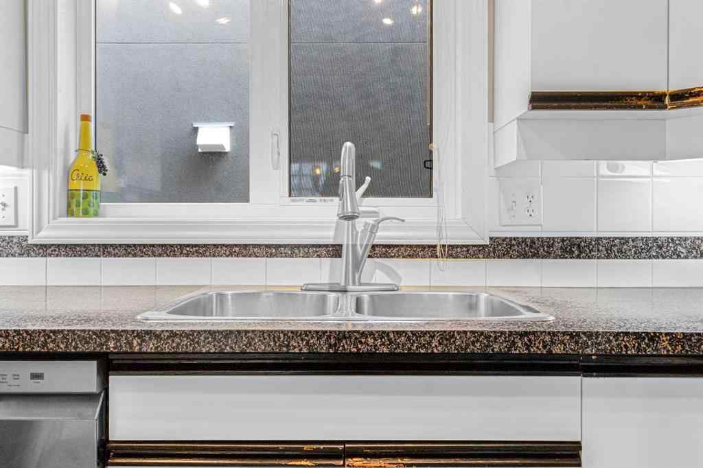 MLS® A2256636 - 924 19 Avenue NW in Mount Pleasant Calgary, Residential