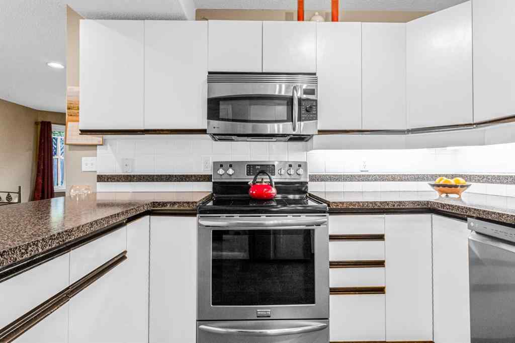 MLS® A2256636 - 924 19 Avenue NW in Mount Pleasant Calgary, Residential