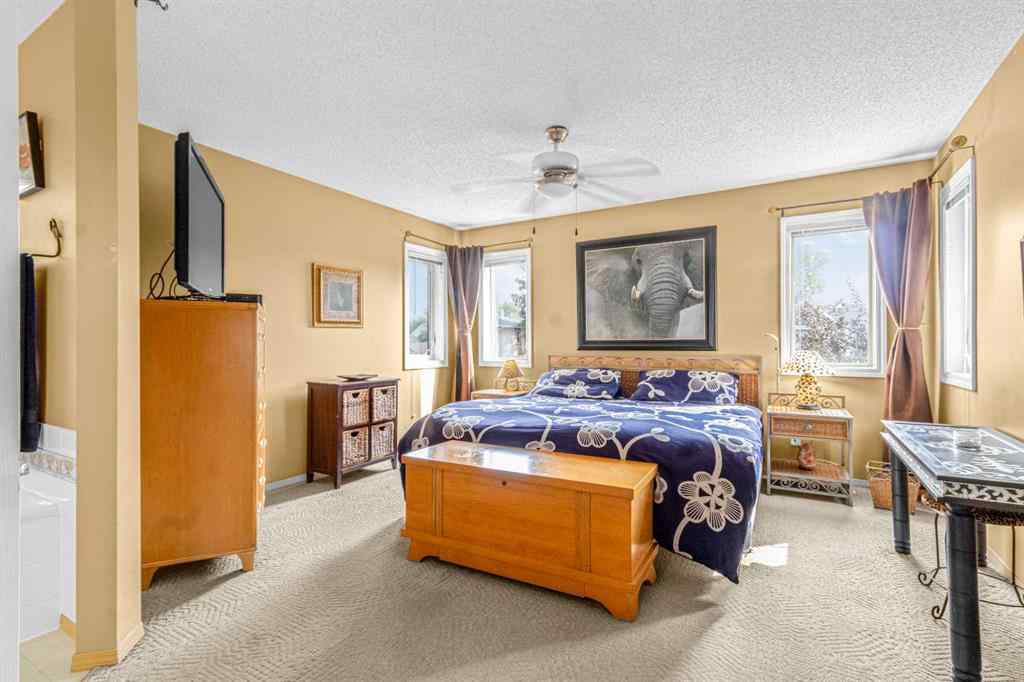 MLS® A2256636 - 924 19 Avenue NW in Mount Pleasant Calgary, Residential