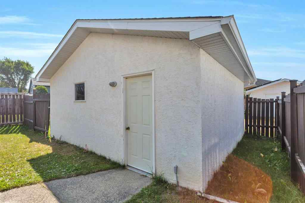 MLS® A2256644 - 6516 58 Street  in NONE Rocky Mountain House, Residential