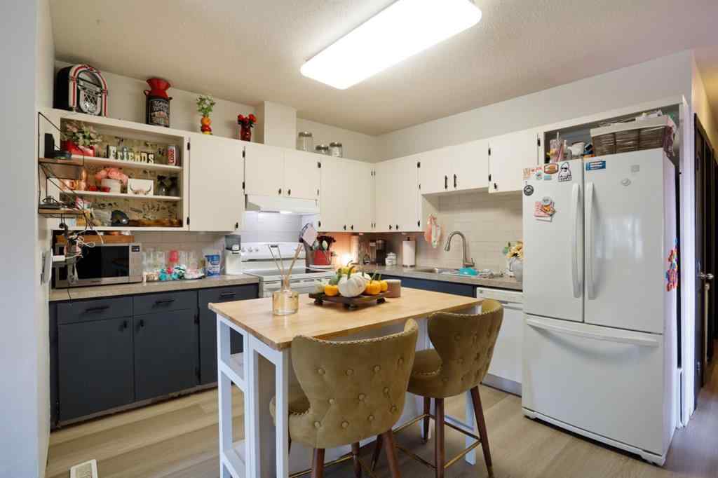 MLS® A2256648 - Unit #A 1008 2 Avenue W in West End Brooks, Residential