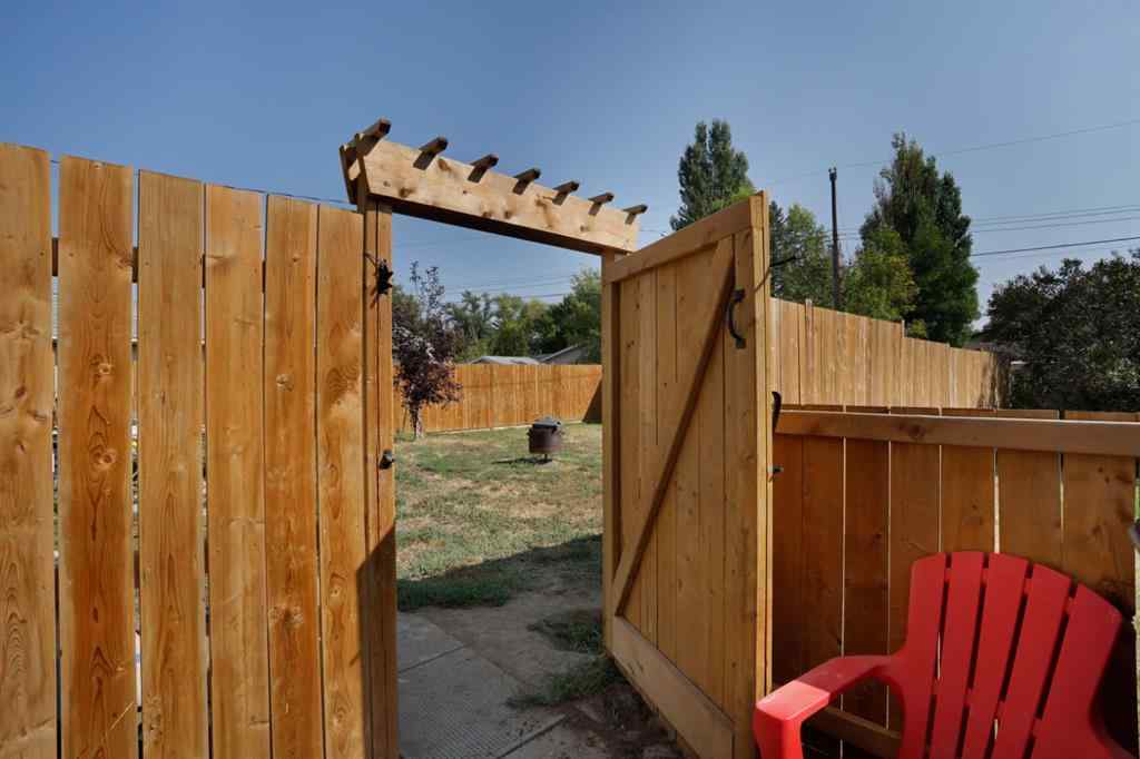 MLS® A2256648 - Unit #A 1008 2 Avenue W in West End Brooks, Residential