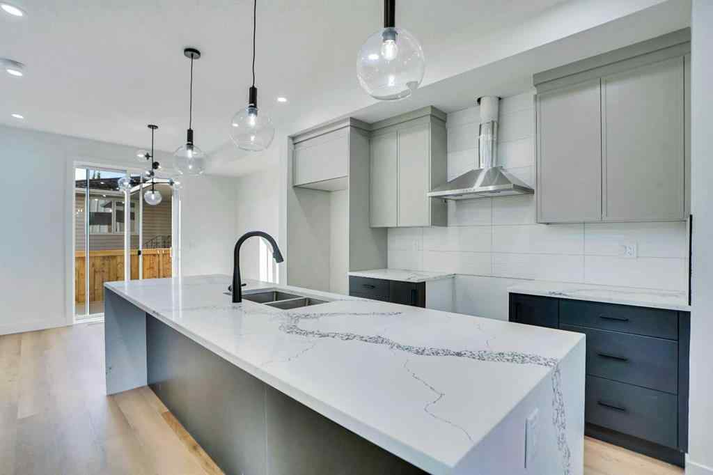 MLS® A2256651 - 1802 19 Avenue NW in Capitol Hill Calgary, Residential