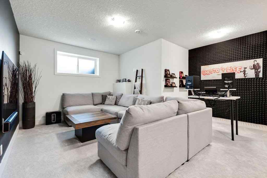 MLS® A2256656 - 3015 26 Street SW in Killarney/Glengarry Calgary, Residential