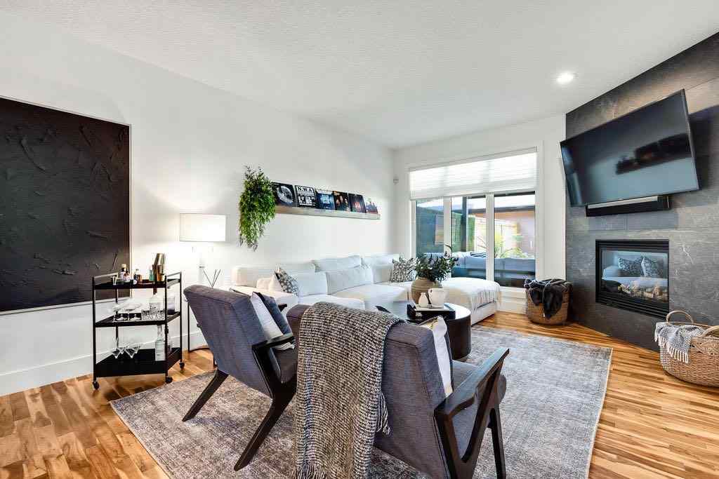 MLS® A2256656 - 3015 26 Street SW in Killarney/Glengarry Calgary, Residential