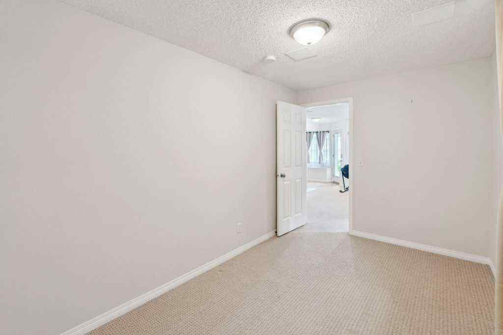 MLS® A2256657 - 2208 33 Street SW in Killarney/Glengarry Calgary, Residential