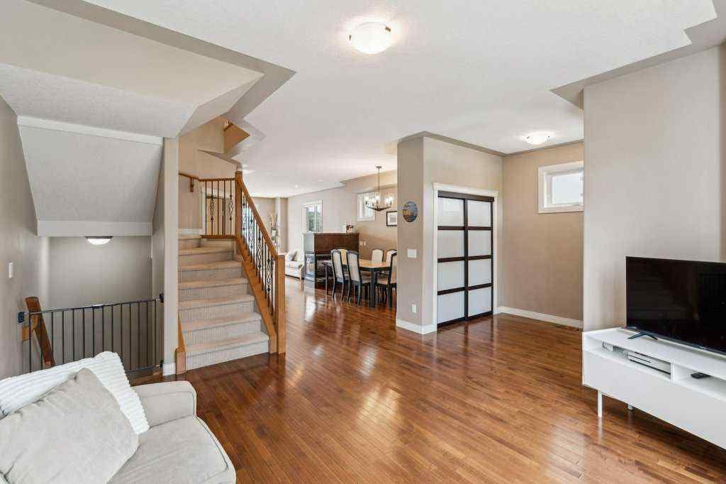 MLS® A2256657 - 2208 33 Street SW in Killarney/Glengarry Calgary, Residential