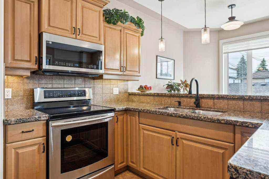MLS® A2256657 - 2208 33 Street SW in Killarney/Glengarry Calgary, Residential