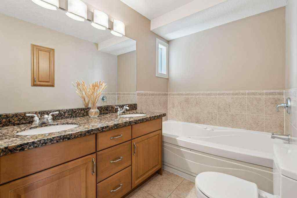 MLS® A2256657 - 2208 33 Street SW in Killarney/Glengarry Calgary, Residential