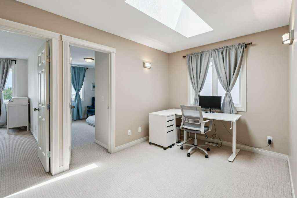 MLS® A2256657 - 2208 33 Street SW in Killarney/Glengarry Calgary, Residential