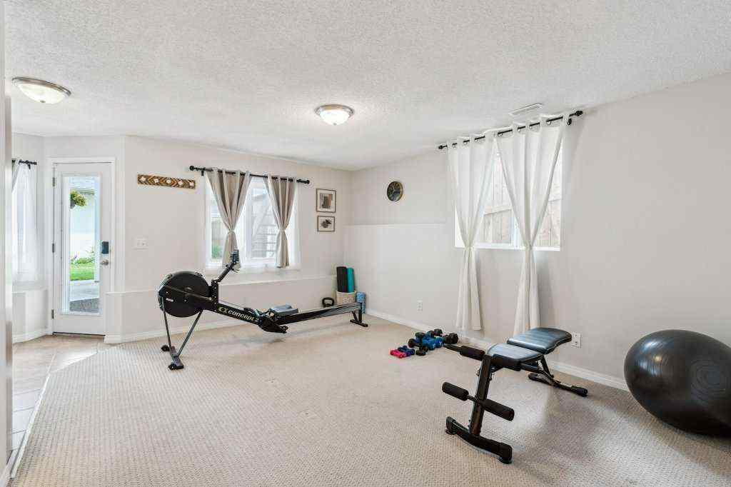 MLS® A2256657 - 2208 33 Street SW in Killarney/Glengarry Calgary, Residential