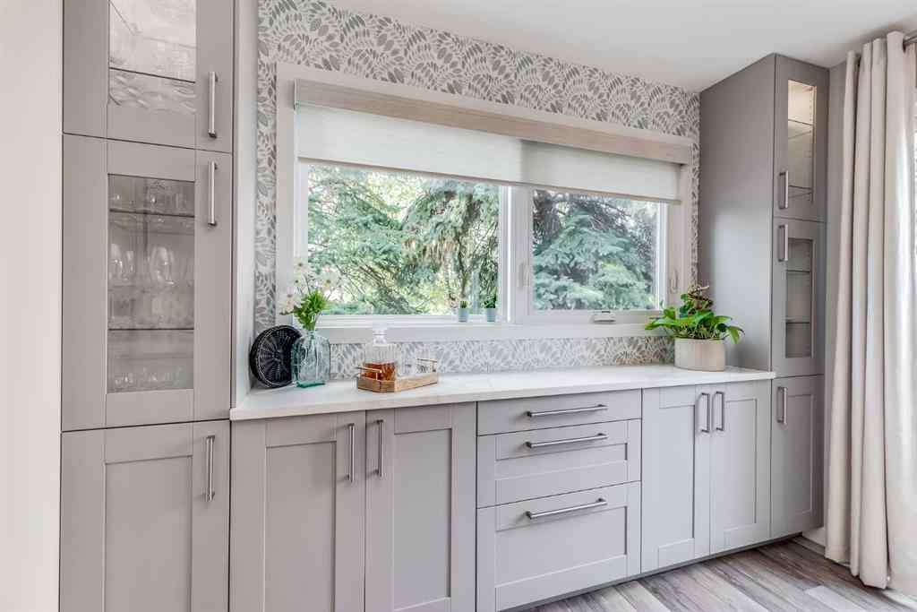 MLS® A2256659 - 24 Coachway Green SW in Coach Hill Calgary, Residential