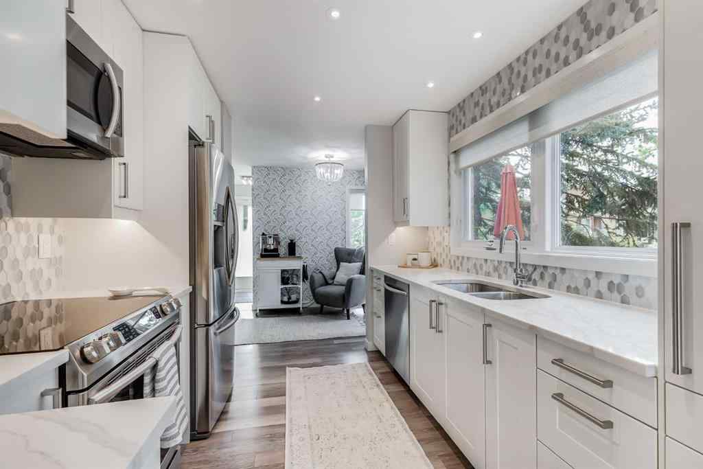 MLS® A2256659 - 24 Coachway Green SW in Coach Hill Calgary, Residential