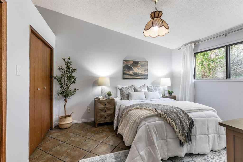 MLS® A2256666 - 978 20 Street NE in Northeast Crescent Heights Medicine Hat, Residential