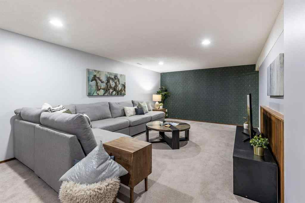 MLS® A2256666 - 978 20 Street NE in Northeast Crescent Heights Medicine Hat, Residential