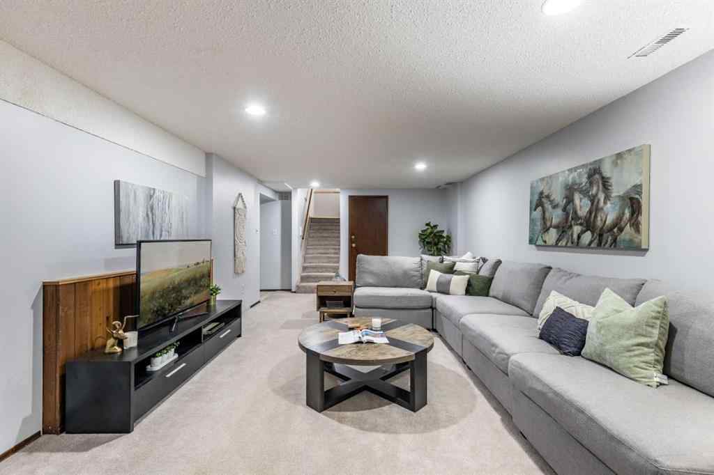 MLS® A2256666 - 978 20 Street NE in Northeast Crescent Heights Medicine Hat, Residential
