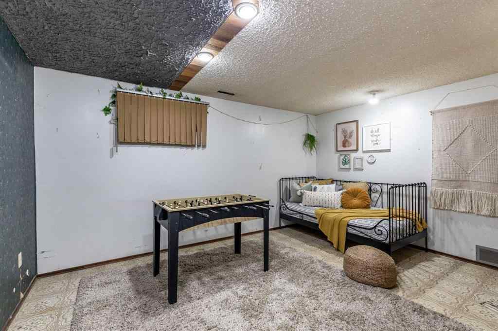 MLS® A2256666 - 978 20 Street NE in Northeast Crescent Heights Medicine Hat, Residential