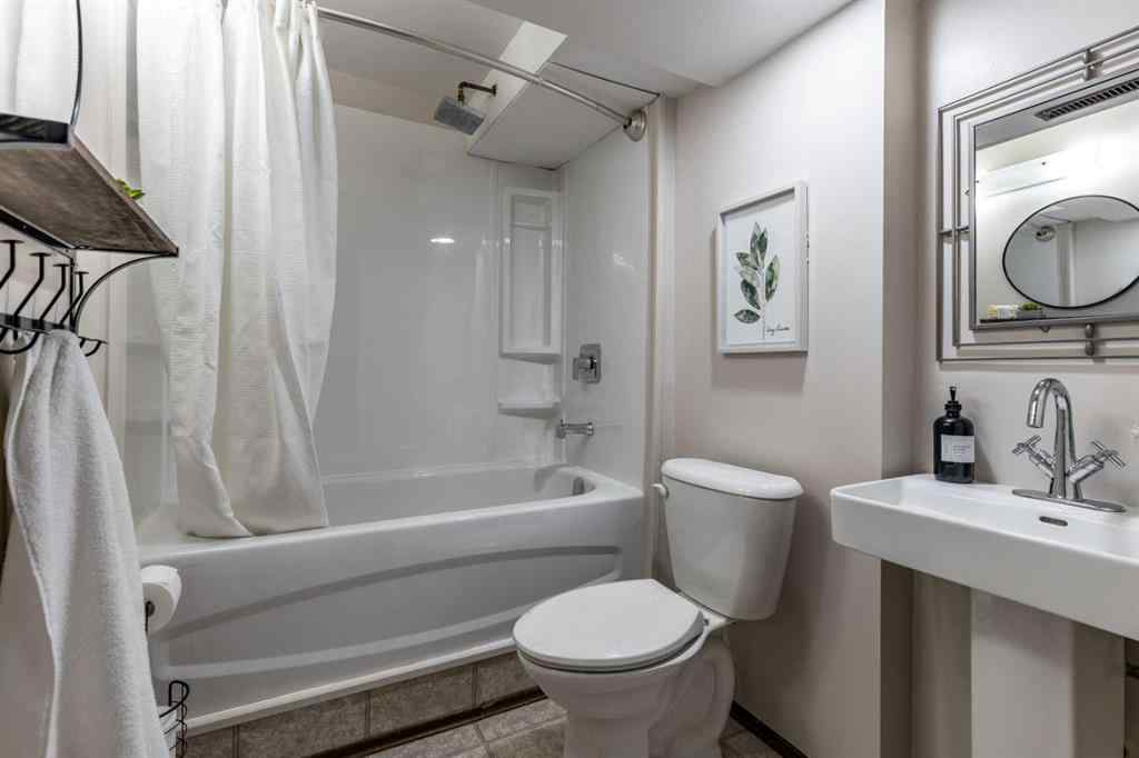 MLS® A2256666 - 978 20 Street NE in Northeast Crescent Heights Medicine Hat, Residential