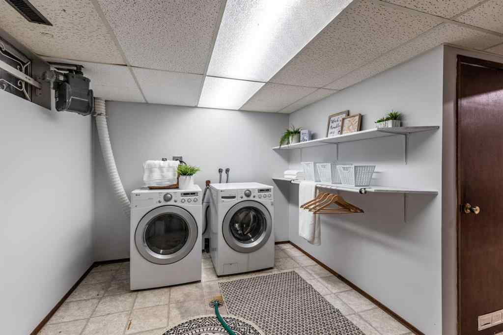 MLS® A2256666 - 978 20 Street NE in Northeast Crescent Heights Medicine Hat, Residential