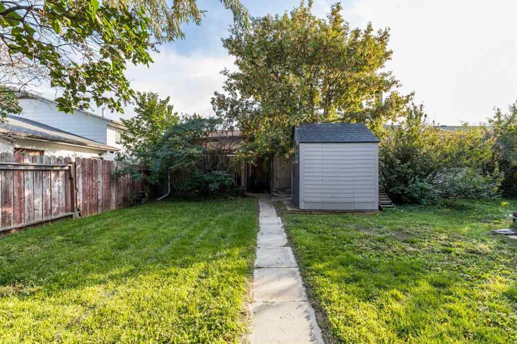 MLS® A2256666 - 978 20 Street NE in Northeast Crescent Heights Medicine Hat, Residential