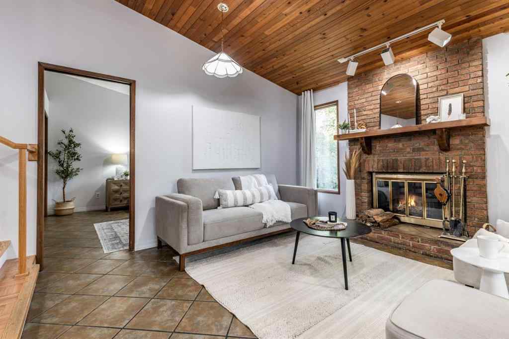 MLS® A2256666 - 978 20 Street NE in Northeast Crescent Heights Medicine Hat, Residential