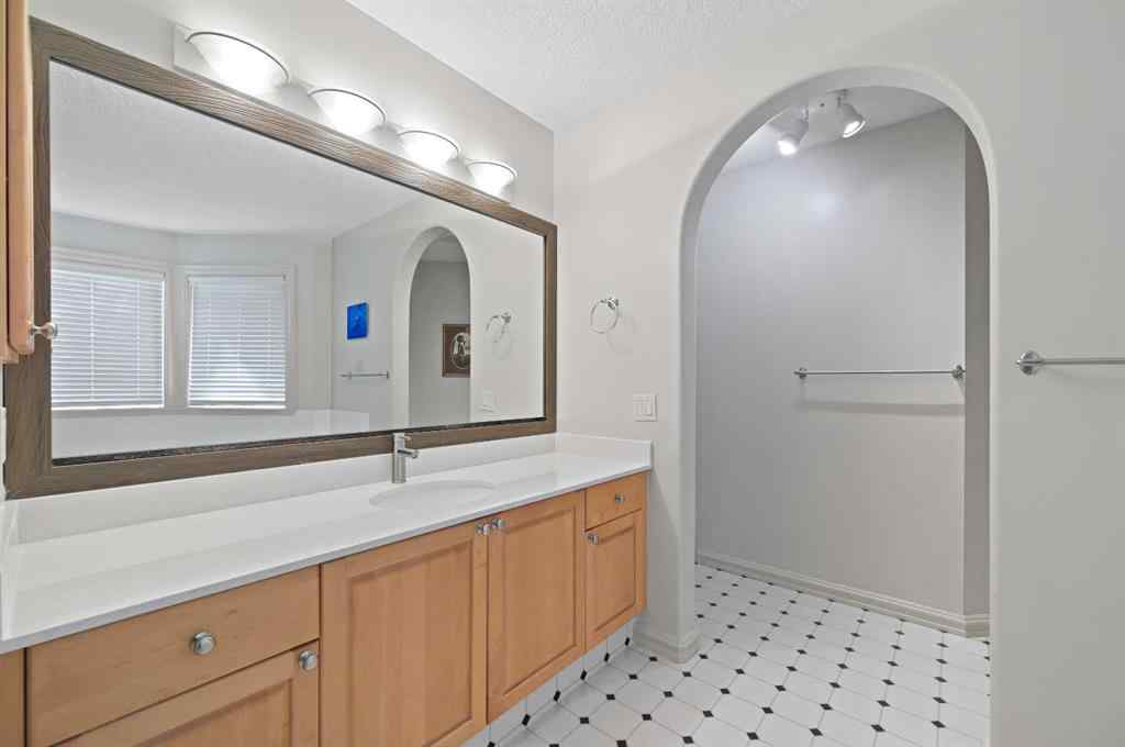 MLS® A2256672 - 41 Strathridge Crescent SW in Strathcona Park Calgary, Residential