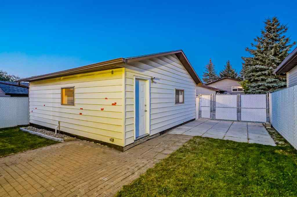 MLS® A2256673 - 128 Bermuda Drive NW in Beddington Heights Calgary, Residential