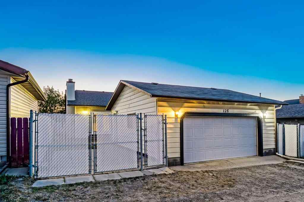 MLS® A2256673 - 128 Bermuda Drive NW in Beddington Heights Calgary, Residential