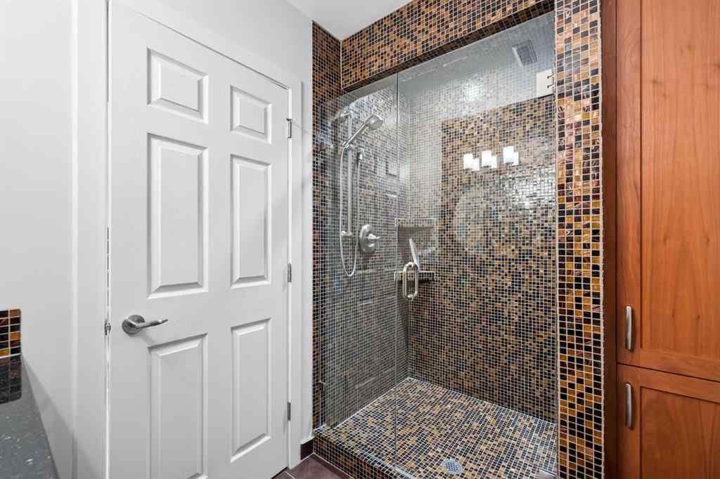 MLS® A2256675 - 2035 Bowness Road NW in West Hillhurst Calgary, Residential