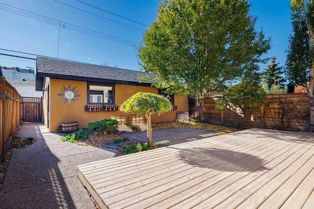 MLS® A2256675 - 2035 Bowness Road NW in West Hillhurst Calgary, Residential