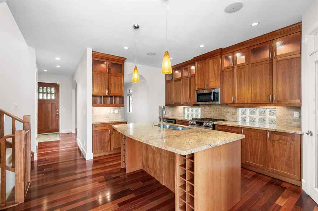 MLS® A2256675 - 2035 Bowness Road NW in West Hillhurst Calgary, Residential