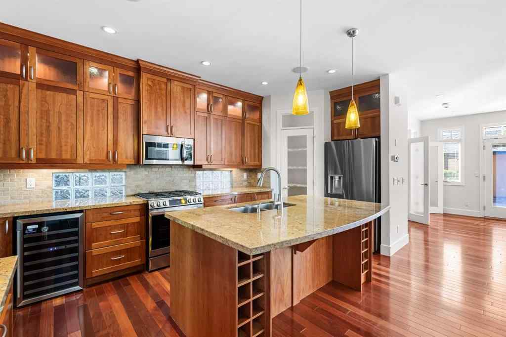 MLS® A2256675 - 2035 Bowness Road NW in West Hillhurst Calgary, Residential