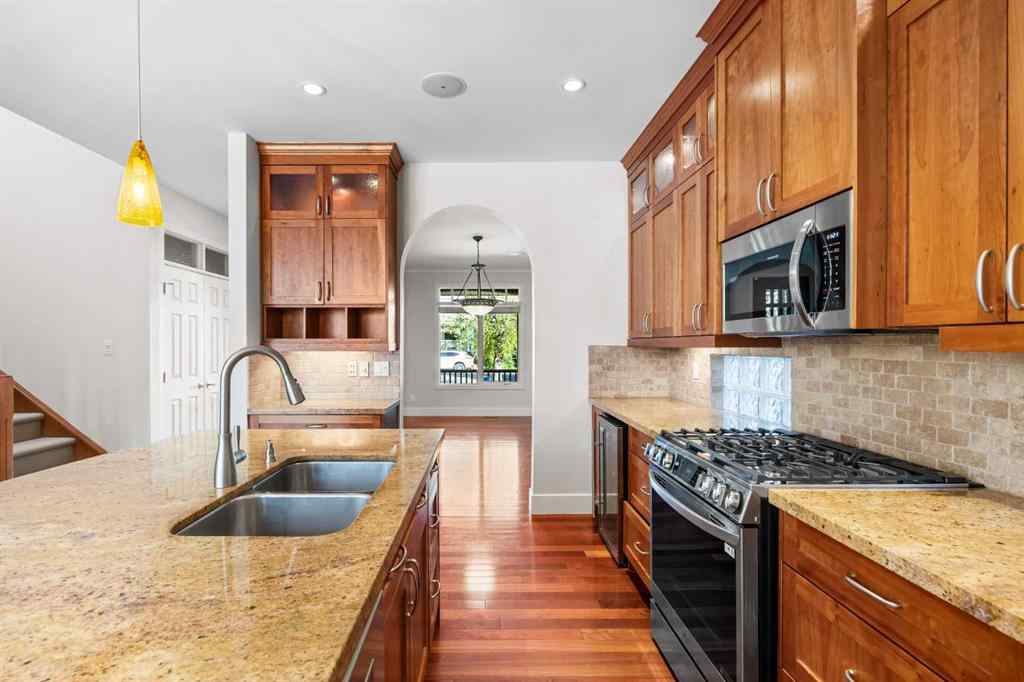 MLS® A2256675 - 2035 Bowness Road NW in West Hillhurst Calgary, Residential