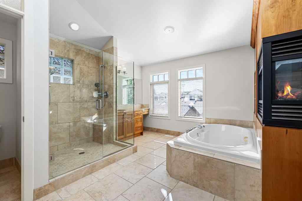 MLS® A2256675 - 2035 Bowness Road NW in West Hillhurst Calgary, Residential