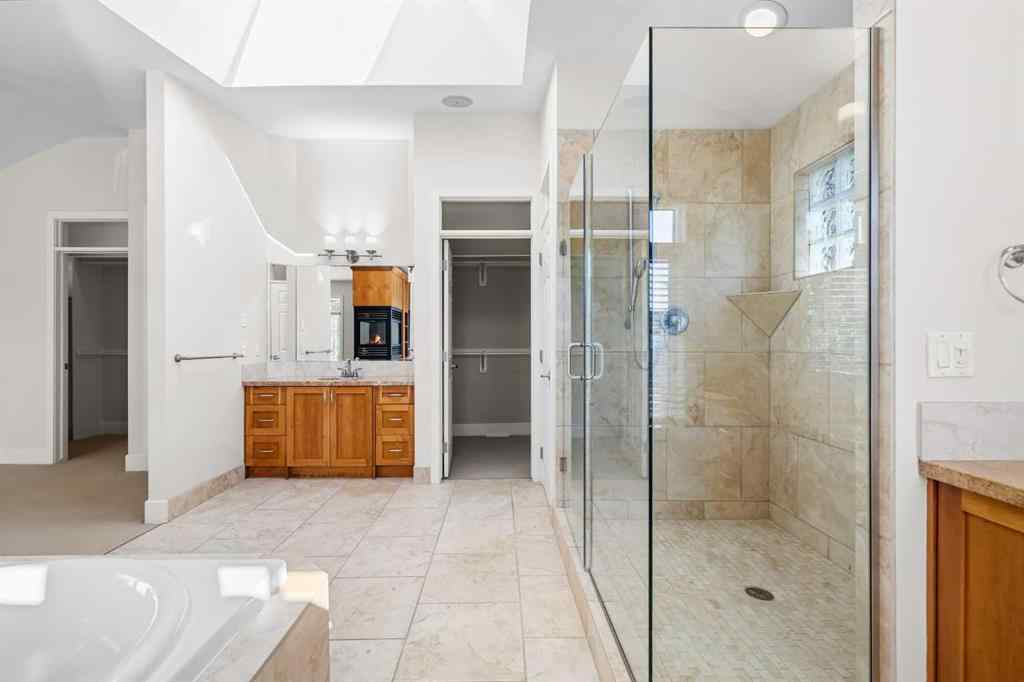 MLS® A2256675 - 2035 Bowness Road NW in West Hillhurst Calgary, Residential