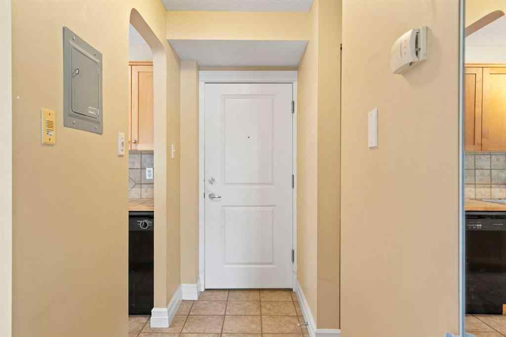 MLS® A2256685 - Unit #204 920 Royal Avenue SW in Lower Mount Royal Calgary, Residential