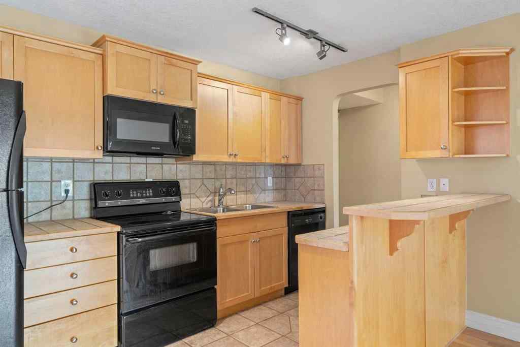 MLS® A2256685 - Unit #204 920 Royal Avenue SW in Lower Mount Royal Calgary, Residential