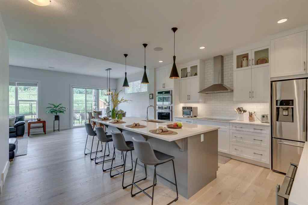 MLS® A2256688 - 64 Crestbrook View SW in Crestmont Calgary, Residential
