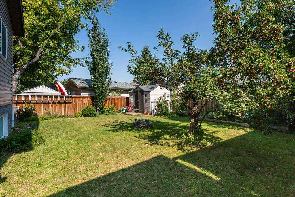 MLS® A2256693 - 39 Shawglen Place SW in Shawnessy Calgary, Residential