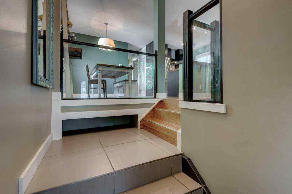 MLS® A2256693 - 39 Shawglen Place SW in Shawnessy Calgary, Residential