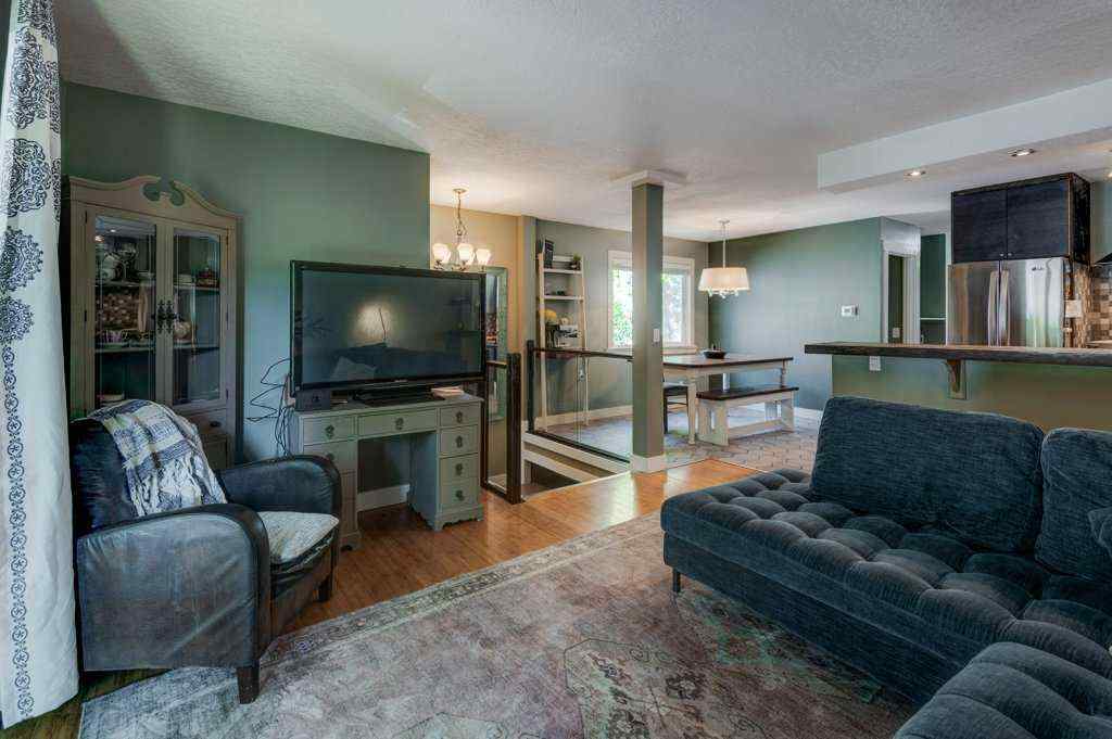 MLS® A2256693 - 39 Shawglen Place SW in Shawnessy Calgary, Residential